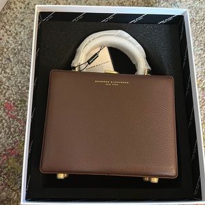 BRAND NEW - Brandon Blackwood Trunk. Size regular (large)